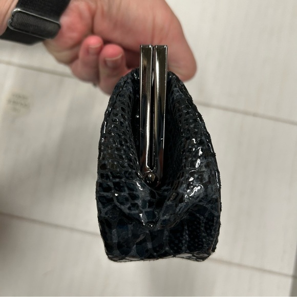 Kenneth Cole Genuine Leather Framed Crossbody Black Python EUC Drop-nChain Strap - Picture 7 of 11